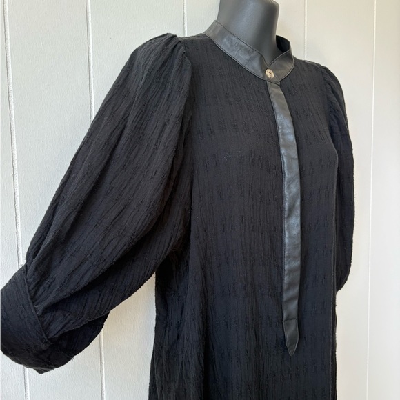 Heidi Merrick Black Textured Shift Dress | Size 4 - Picture 3 of 11